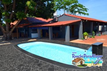 Rancho Água Doce para Alugar em Miguelopolis - Vista da Piscina para a Área Gourmet