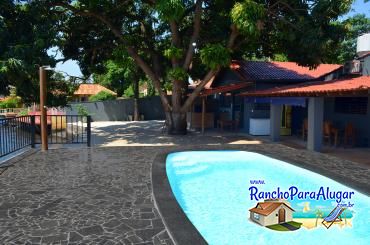 Rancho Água Doce para Alugar em Miguelopolis - Vista da Piscina para a Área de Churrasco