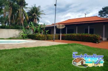 Rancho da Solange para Alugar em Miguelopolis - Vista da Piscina para a Varanda