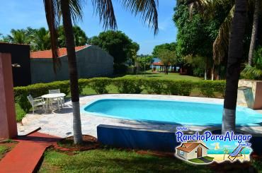 Rancho Dois Irmãos para Alugar em Miguelopolis - Vista da Varanda para a Piscina