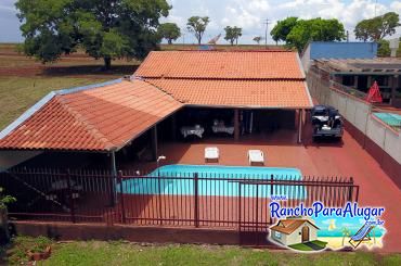 Rancho Freitas para Alugar em Miguelopolis - Piscina ao Lado da Área para Churrasco