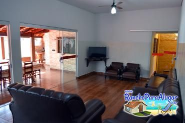 Rancho Du Gordo para Alugar em Miguelopolis - Sala com tv