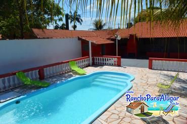 Rancho Gambi para Alugar em Miguelopolis - Vista da Piscina para a Casa