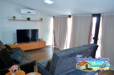 Rancho Gambi para Alugar em Miguelopolis - Sala com tv