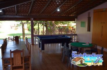 Rancho Gambi para Alugar em Miguelopolis - Varanda com Área de Jogos