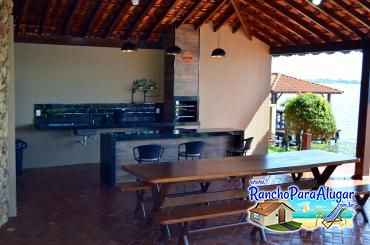 Rancho Miguel para Alugar em Miguelopolis - Varanda com Área Gourmet