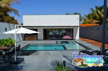 Rancho Oliveira para Alugar em Miguelopolis - Vista da Varanda para a Piscina